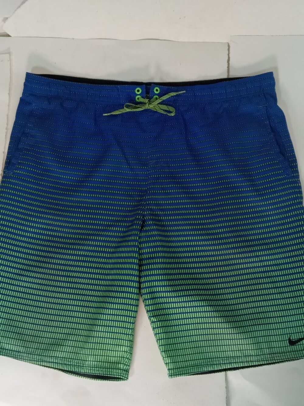 Nike Board Shorts Men XL Blue Green Striped Surf Swim Pockets Y2K Gradient